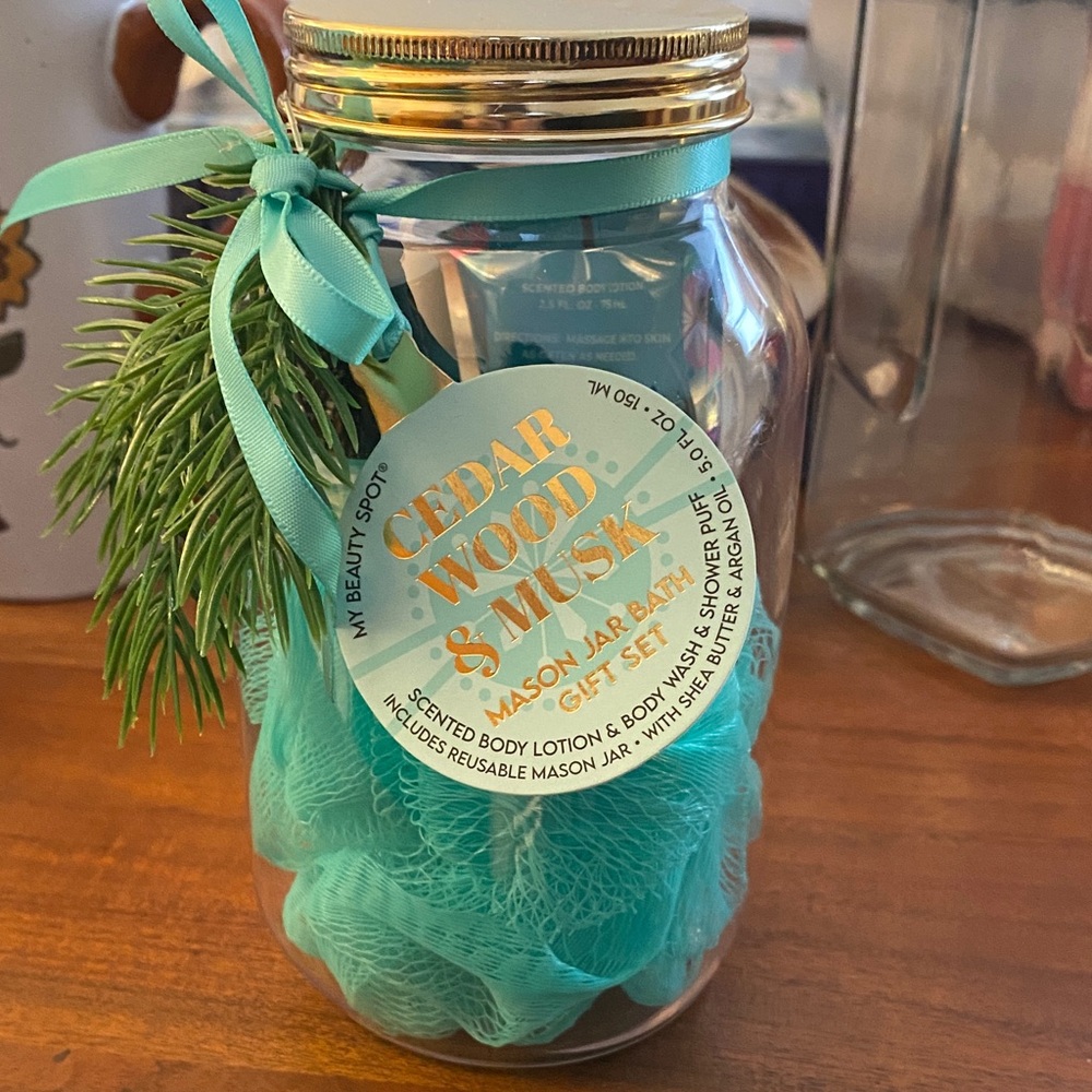 DONATED - Cedar Wood & Musk Bath Gift Set